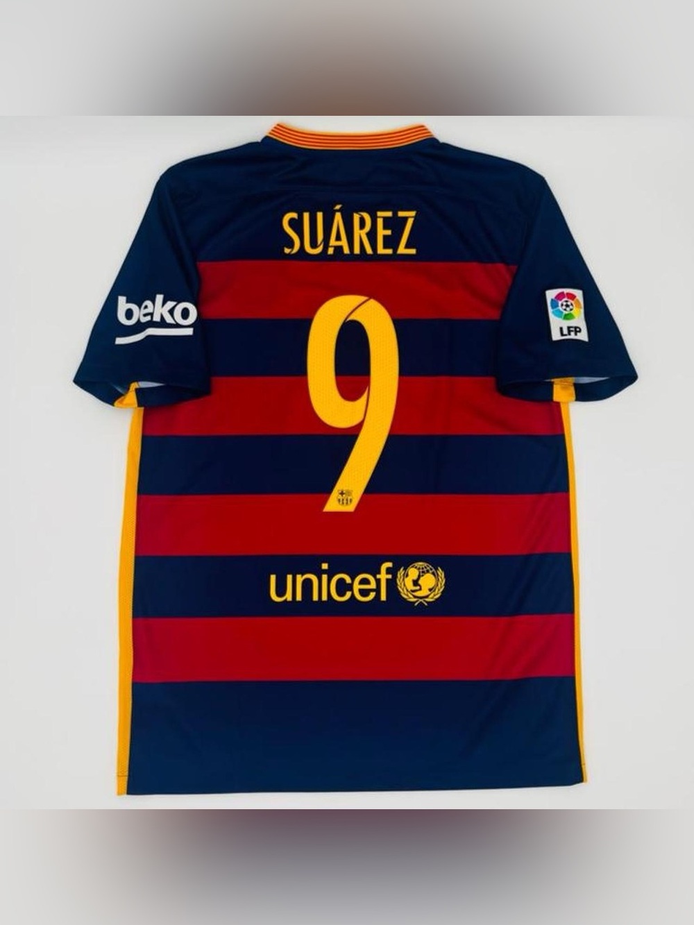 FC Barcelona Suarez 2015 16 home La Liga jersey